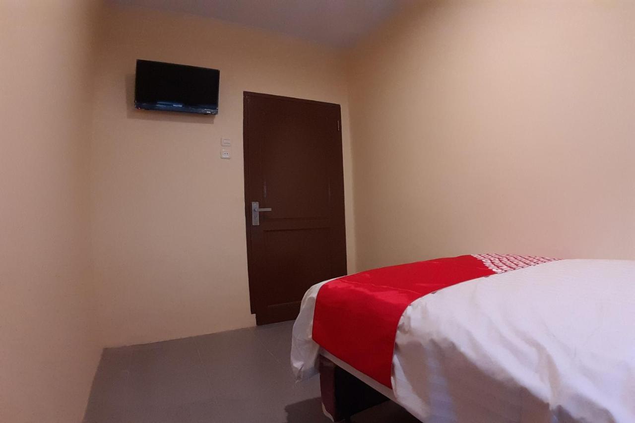 Oyo 1053 Angelyn Home Stay Medan Ngoại thất bức ảnh