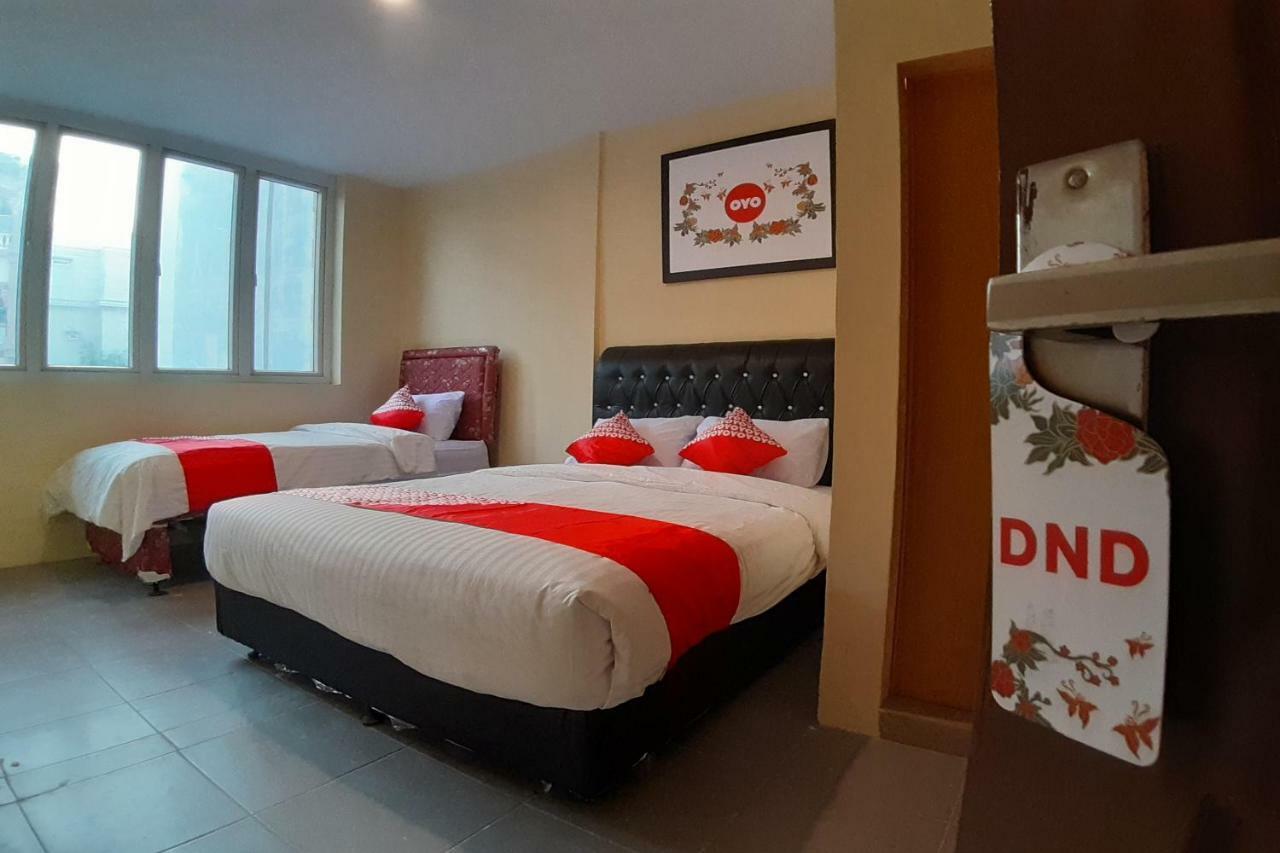Oyo 1053 Angelyn Home Stay Medan Ngoại thất bức ảnh
