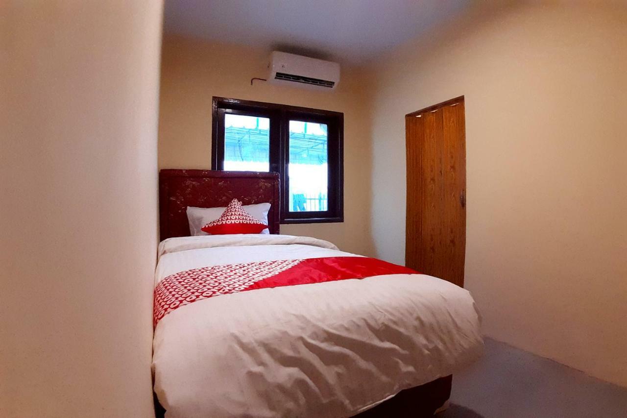Oyo 1053 Angelyn Home Stay Medan Ngoại thất bức ảnh