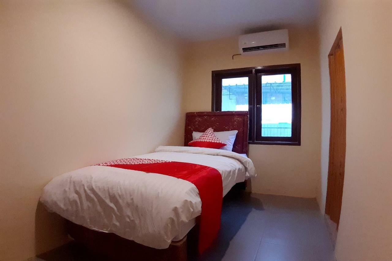 Oyo 1053 Angelyn Home Stay Medan Ngoại thất bức ảnh