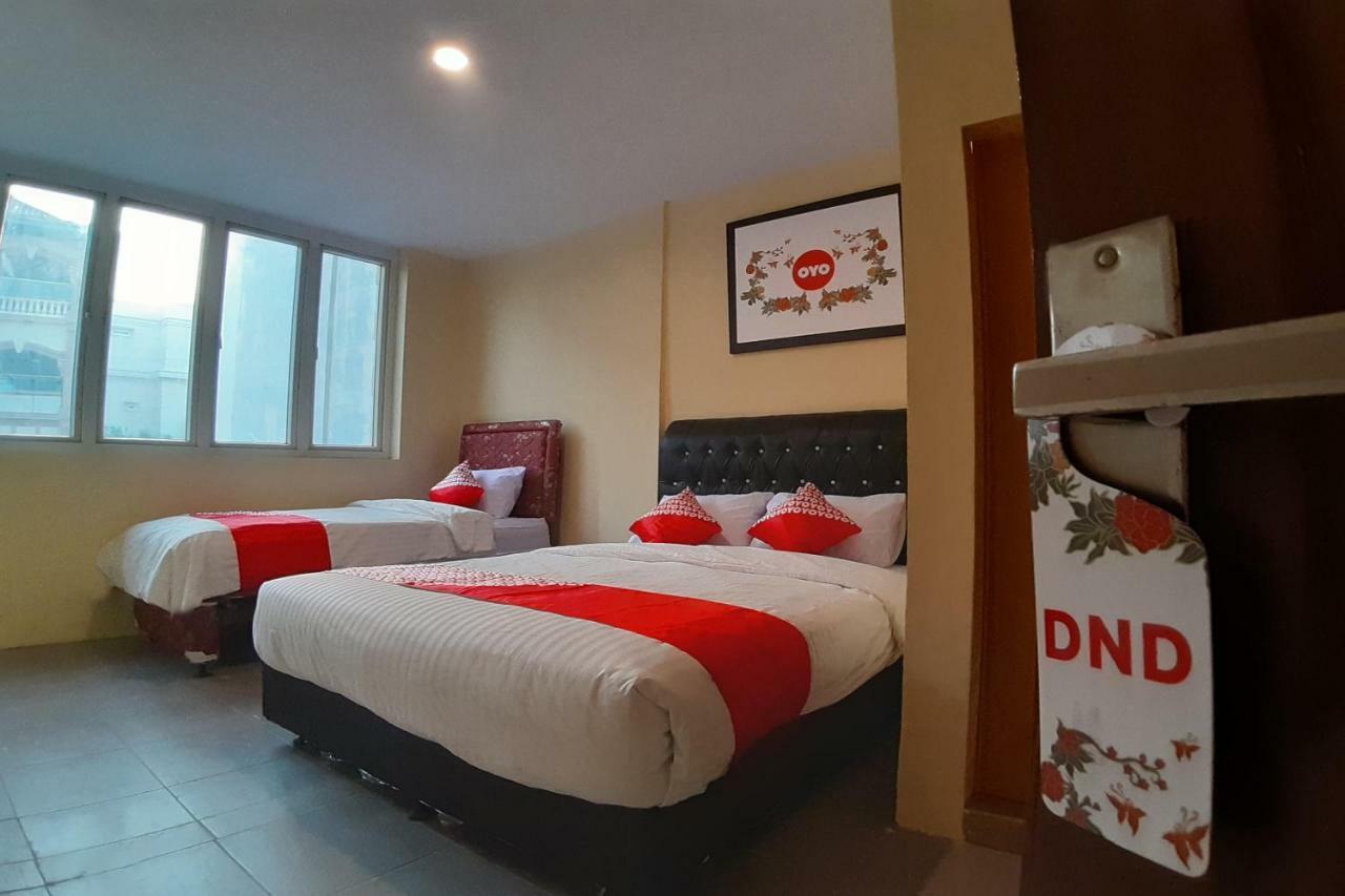Oyo 1053 Angelyn Home Stay Medan Ngoại thất bức ảnh