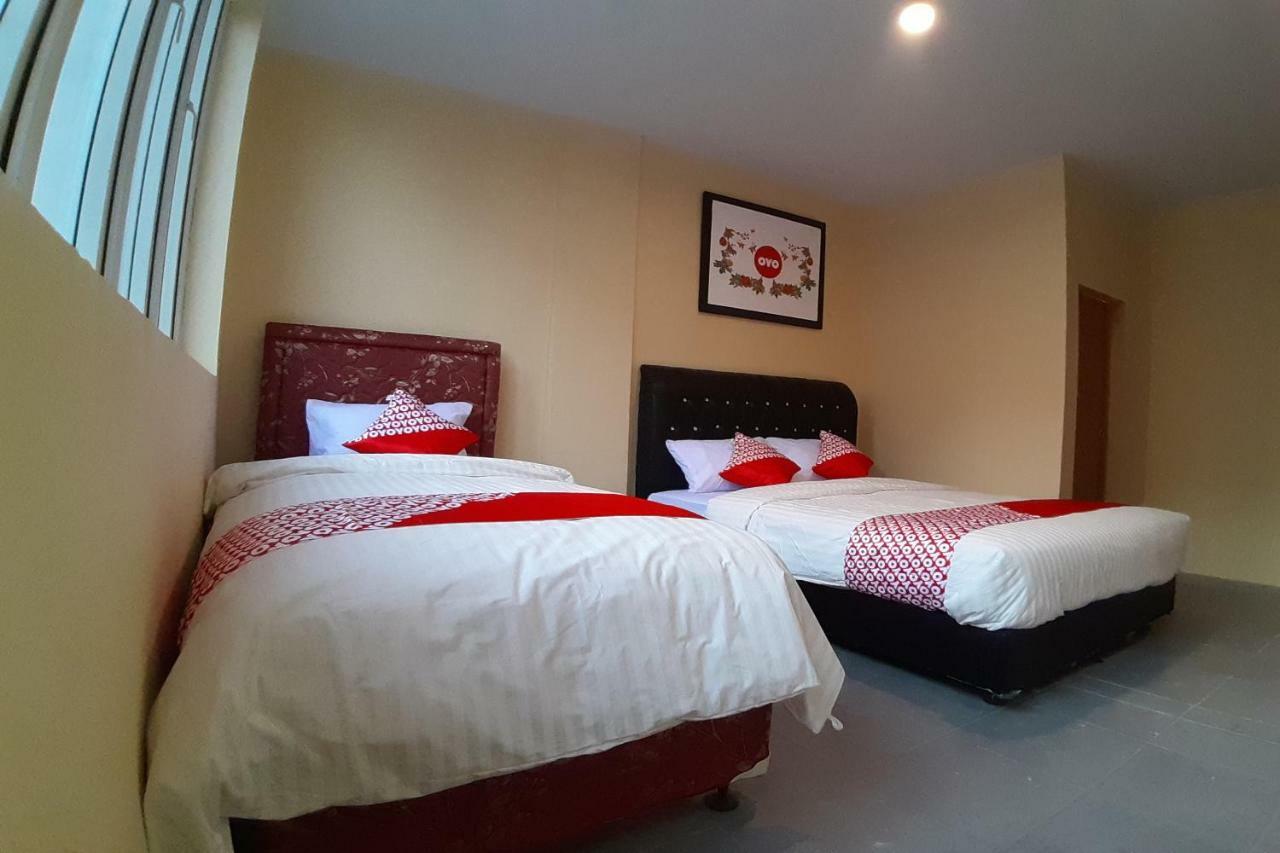Oyo 1053 Angelyn Home Stay Medan Ngoại thất bức ảnh
